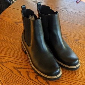 Universal thread boots size 9
